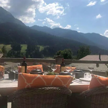 Retreat Spacious 3 Bed, 3 Bath Chalé Rougemont