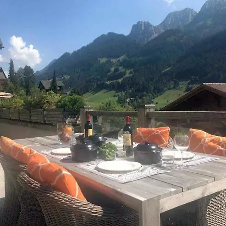 Chalet Retreat Spacious 3 Bed, 3 Bath *